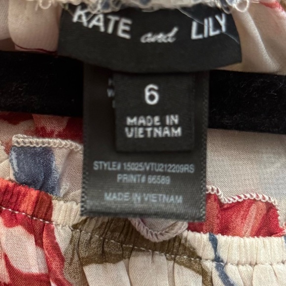 Elegant Floral Long Sleeve Dress - Picture 3 of 5